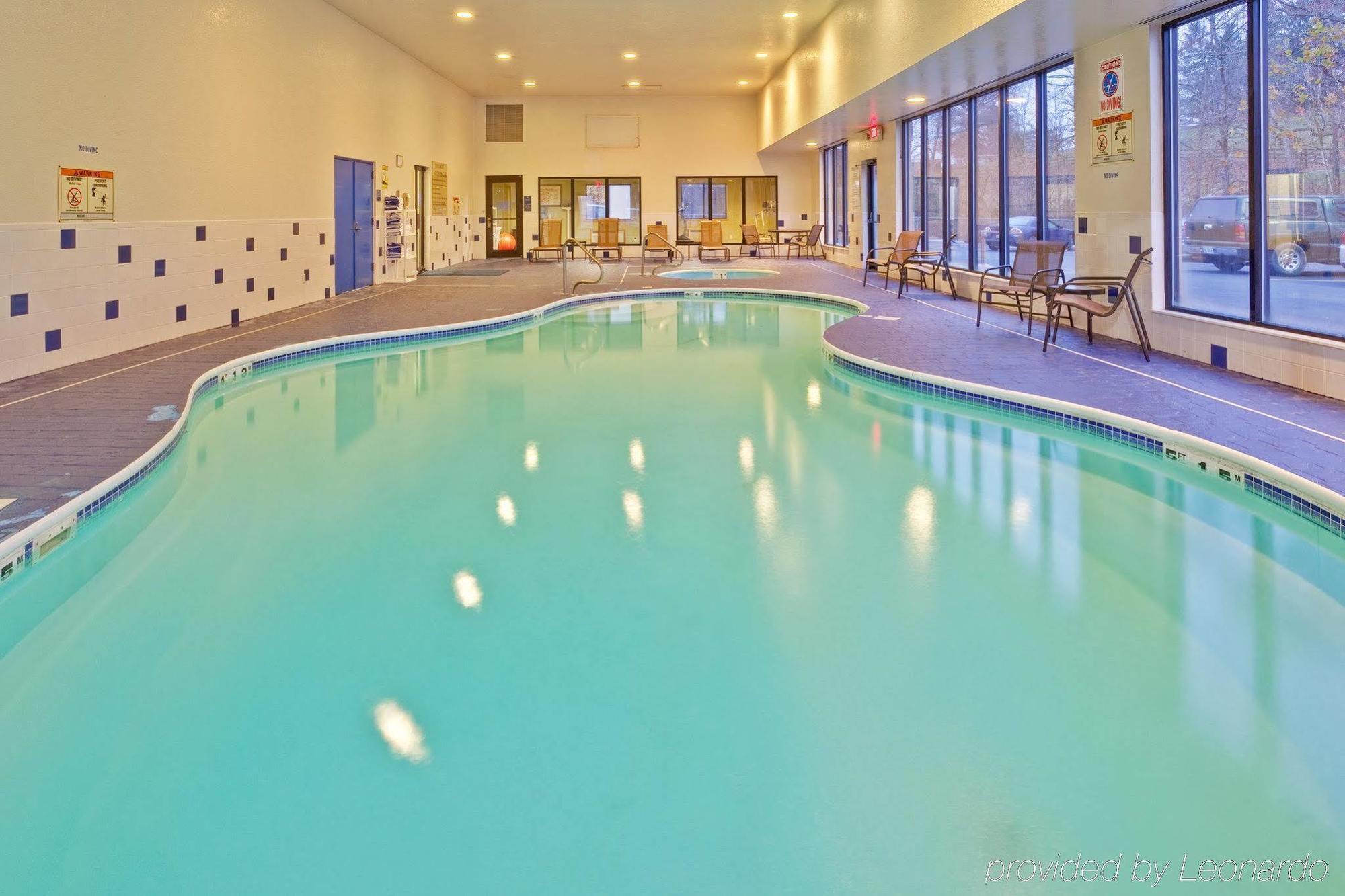 Holiday Inn Express Winfield - Teays Valley Hurricane Instalações foto